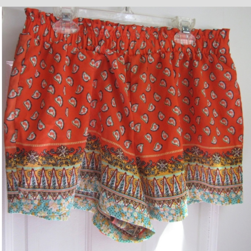 Coral patterned silky shorts